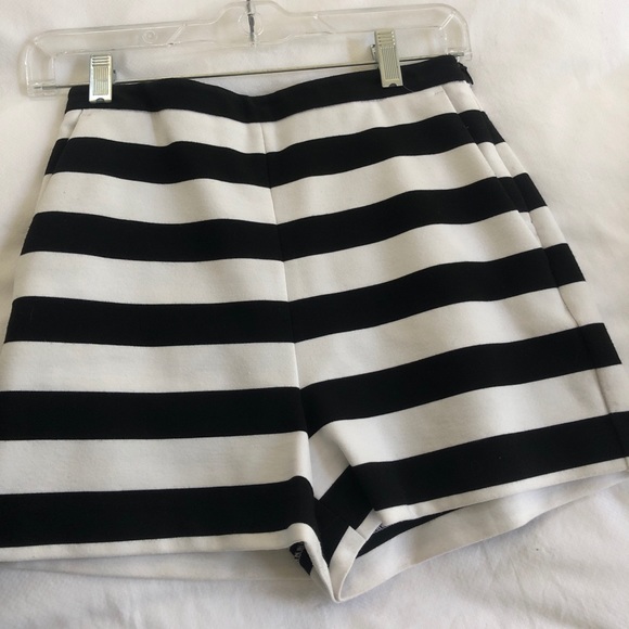 Express Pants - Express knit black/white stripe shorts w/ pockets